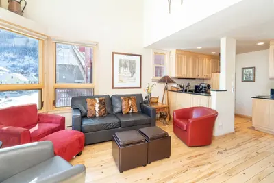 Image de Delightful mountain condo with balcony - walk to lifts