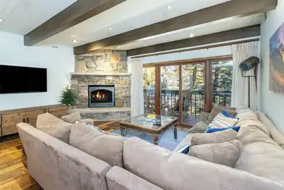 Image de Mountain- & river-view condo with W/D & hot tub - walk to lifts & Main St