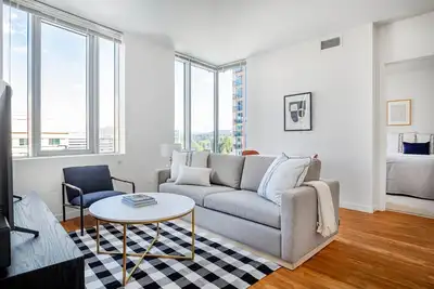 Roomy Downtown Bellevue 2br w/ Gym, W/D, near shops, by Blueground