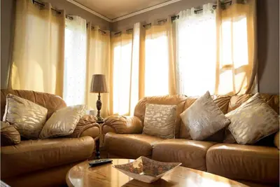 Image de Comfy & Cozy For The Professional & Family