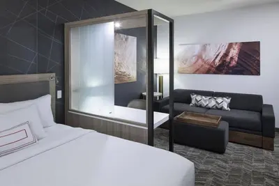 Image de Great for Groups! 3 Stylish Units! Dining, Beach, Dolphin Encounter, Bar, Pool!