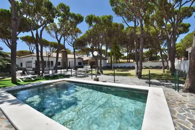 Image de Villa merveilleuse et confortable à Chiclana de la Frontera, Andalousie, Espagne avec piscine privée pour 9 personnes