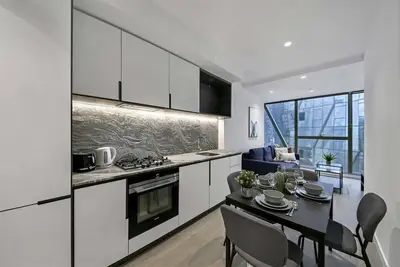 Image de A Luxurious Apt Next to Southern Cross Station