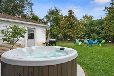 Image de Happy Harbor w Hot Tub, Golf Cart and Luxury!