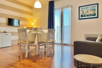 Image de Appartamento con Piscina in Centro a Bardolino