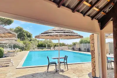 Image de Villa Oxalis - Mini villa - 1 chambre -  vue mer - piscine - 800m plage