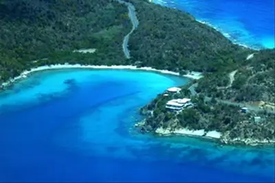 Image de Spectaculaire villa de bord de mer / plage privée plongée au tuba, lever / coucher de soleil, un spa