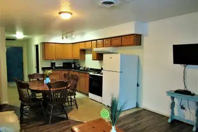 Image de Lakefront, Jet ski, kayak, or pontoon rentals. Right on the beach! ! !