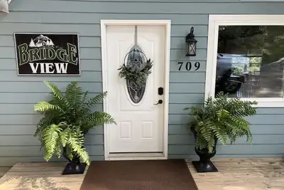 Image de Norris Lake with views of the Jump Bridge!