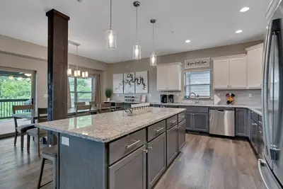 Image de Amazing 10 Br 10 Ba Branson family home. Sleeps 26. Lakeview, 3 Decks, Game Room