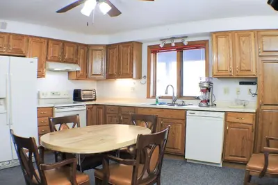 Image de Fully furnished vacation home at one of Marquette's favorite hotels.