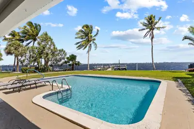 Image de Villa Lorraine - Riverfront elec-heated pool home w/stunning views & dolphins! - Swfl Rentals