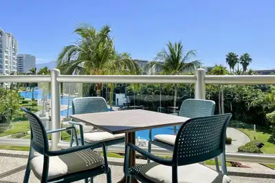 Image de Nuevo Vallarta golf course view condo in Vidanta