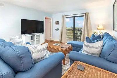 Image de Lighthouse Point 13b | Oceanfront Condo, Pool!