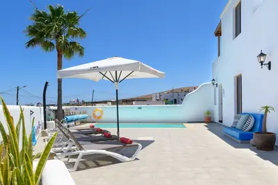 N12 Blue, Casa El Patio