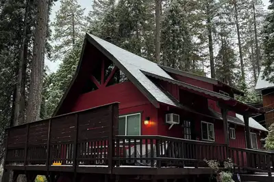 Image de Black Bear Den ~ Access to Private Lake! Heat and Ac