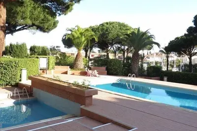 Image de Studio Cozy En Rez De Jardin Avec Grande Terrasse Et Piscine