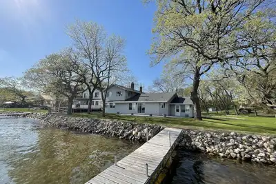 Image de Breathtaking! 4br/3ba Cabin - 30ft from lakeshore on Alexandria Chain of Lakes