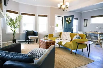 Image de Private 5br 1920's Charmer Minutes from Downtown