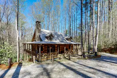 Image de Log Cabin near Lake Glenville