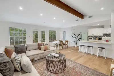 Image de Walk to Lake + Stock Tank Pool + Fire Pit