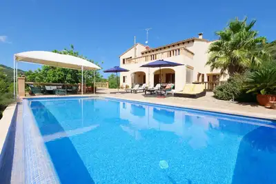 Image de Chalet \"Cas Cans\" avec vue sur la montagne, piscine, Wi-Fi, climatisation, balcon, terrasse, jardin