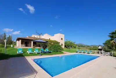 Image de Finca Port Vert avec vue sur les montagnes, piscine, Wi-Fi, terrasse et jardin