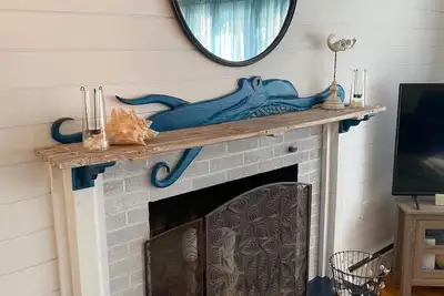 Image de Dog friendly 4br in secluded neighborhood with private beach on saltwater pond.