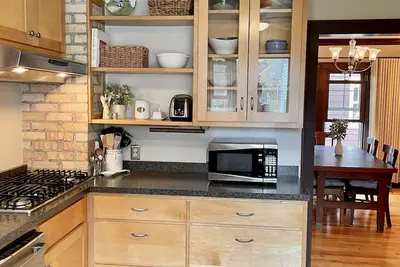 Image de Cate's Place: Charming home just minutes from Ice Age Trail & Neshotah Beach