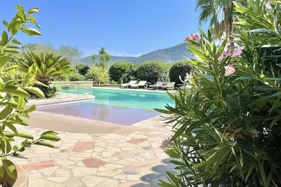 Image de Somptueuse villa avec vue imprenable, piscine, pool-house, dans l'intimité