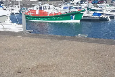 Image de appartement avec vue imprenable de la ria et du port d'Etel.