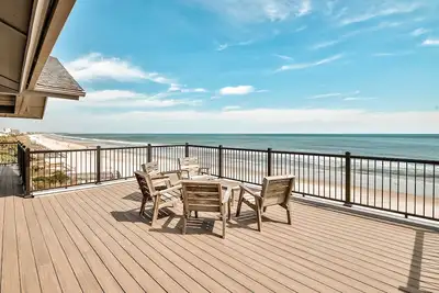 Penthouse Oceanfront Villa at Inlet Point on Litchfield Beach
