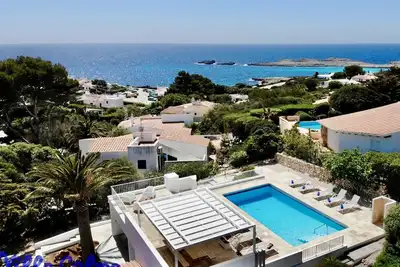 Image de Villa with New large private Heated swimming pool, 3 min. walk to sandy beach