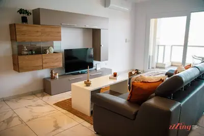 Image de Enjoy Beach & Sea Views in a Modern 3 Br Apt ★ - 4