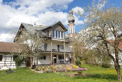 Image de Vacation apartment with large balcony, 2km west of the Ammersee, in a quiet location.