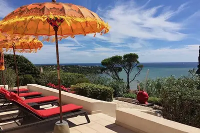 Image de Une vue imprenable  à 180 ° sur la Méditerranée