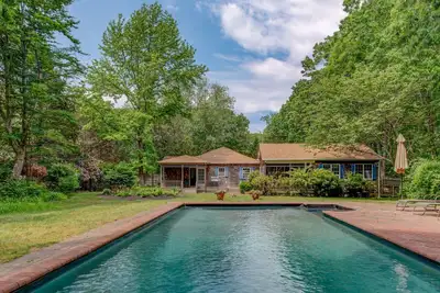 Image de Traditional-style home with private pool, screened-in porch, back patio, . . .