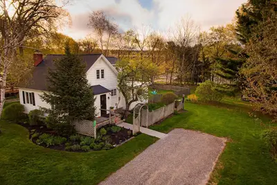 Image de Private Cozy Cottage in Charming Walloon Lake Village - Sleeps 13!