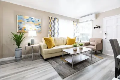 Image de Walk to Americana | King Bed | Close to Universal