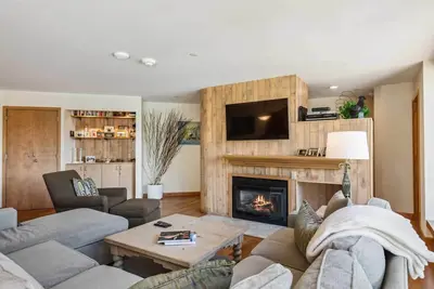 Image de Vb | Spacious 4 Br Condo in Lionshead - Amenities