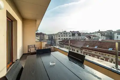 Image de Great Terrace in Big, Central Flat
