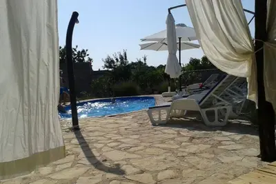 Image de Landestypische Stein Haus mit Pool