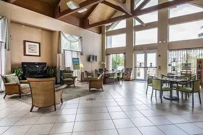 Condo 2br/2bath waterfront