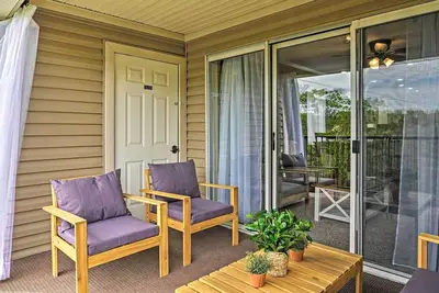 Image de Branson Condo on Golf Course w/ Pool Access!