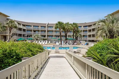 Image de Dreamy Island Condo W/ Beach Access, Shared Pool, Private Balcony & WiFi