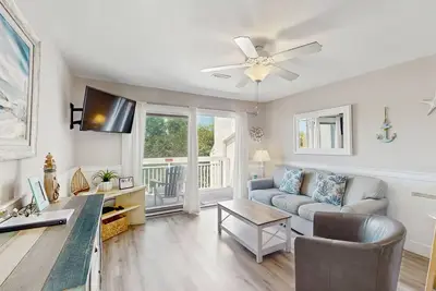 Image de Delightful Condo W/ Beach Access, Shared Pool, Free WiFi, Central Ac & Balcony