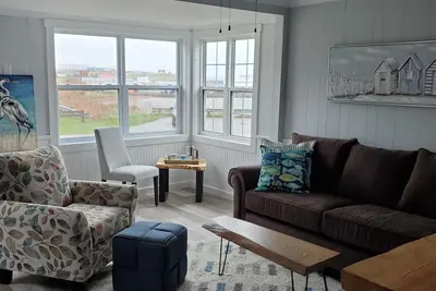 Image de Newly renovated 2 bedroom house with view of the Souris Harbour & marina.