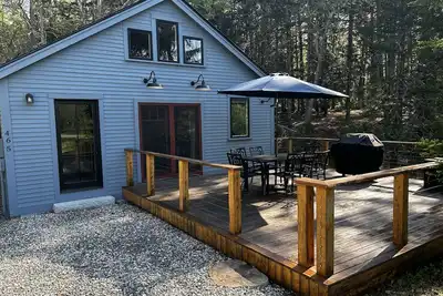 Image de Modern woodland privacy with ocean, trails, and lobster all in walking distance.