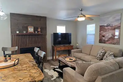 Image de Alger Hideaway- Walk to downtown Cody, Pet friendly!