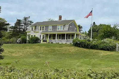 Image de Sprawling Family home located across from Chatham Harbor